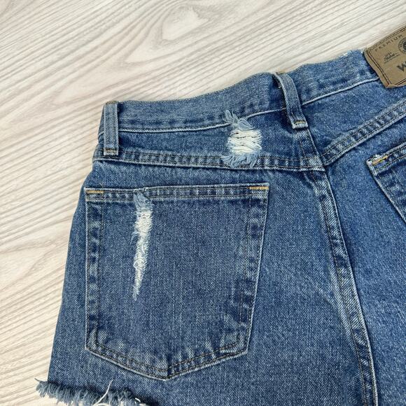 Wrangler Cut Off Jean Shorts Womens 33 Medium Wash Denim Relaxed Fit Distressed - Picture 6 of 10